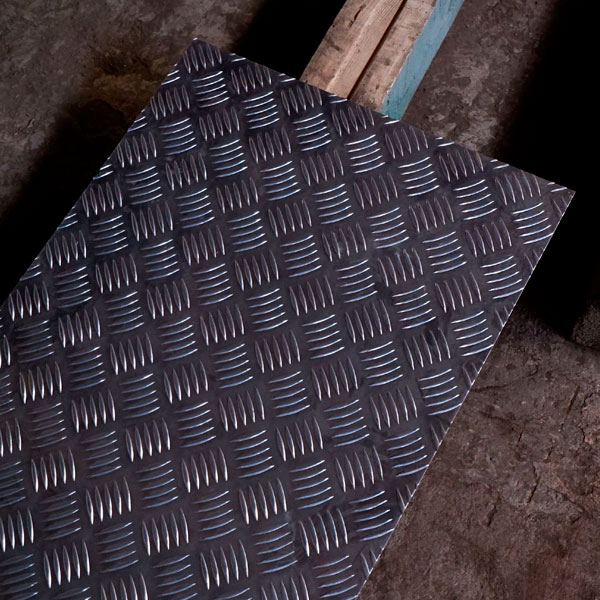 Лист рифленый 3х1500х6000 мм чечевица ГОСТ 8568-77